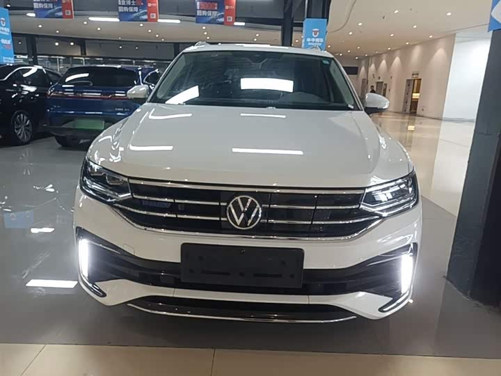 2023 Volkswagen Tiguan L Hybrid
