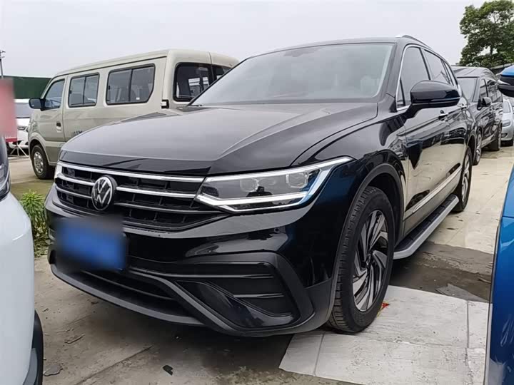 Фото 2 - Volkswagen Tiguan L Pro