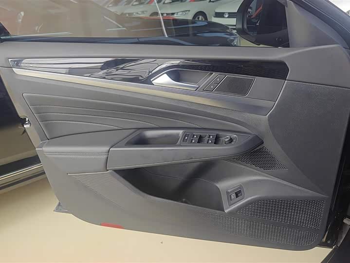 Фото 7 - Volkswagen Passat
