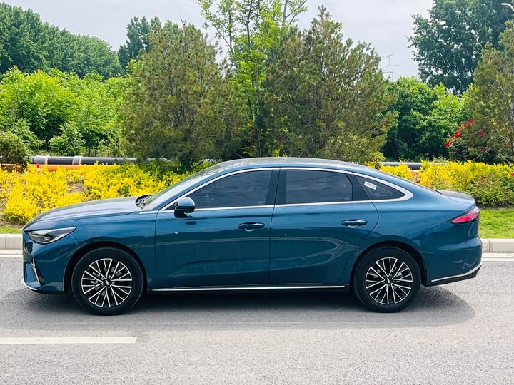 Geely Emgrand 2026 2026款 第5代 1.5T DCT尊贵型