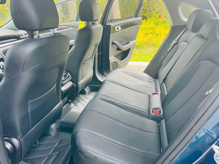 Geely Emgrand 2026 2026款 第5代 1.5T DCT尊贵型