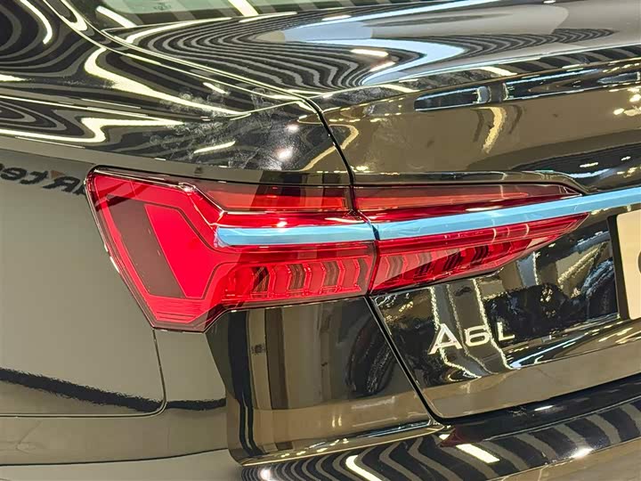 Фото 9 - Audi A6L