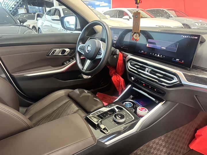 Photo 4 - BMW 3 Series