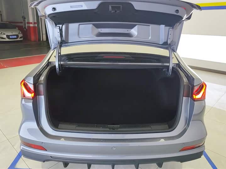 Фото 4 - Roewe i5