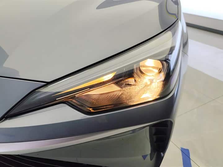 Фото 5 - Roewe i5