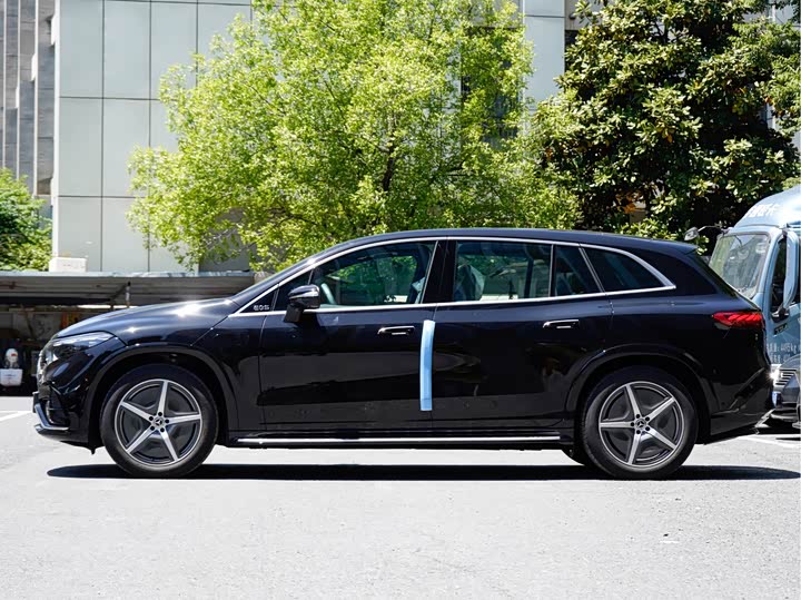 Фото 3 - Mercedes-Benz EQS SUV
