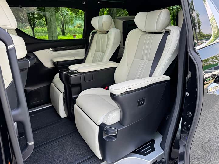 Фото 5 - Lexus LM