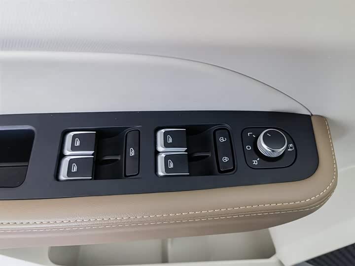 Фото 9 - Geely Icon