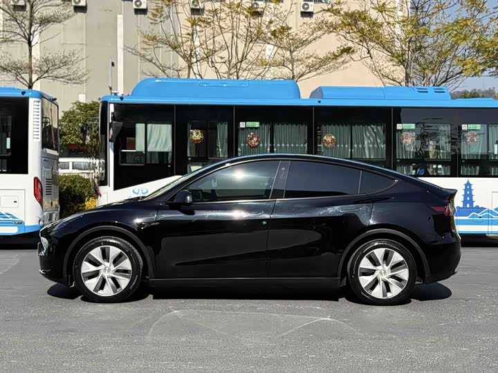 Photo 3 - Tesla Model Y