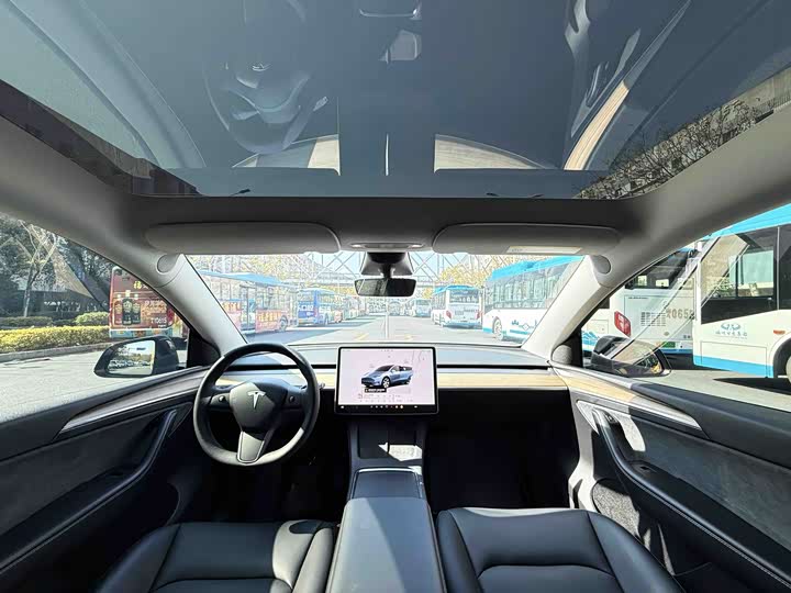 Photo 6 - Tesla Model Y