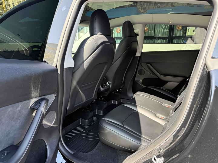 Photo 9 - Tesla Model Y