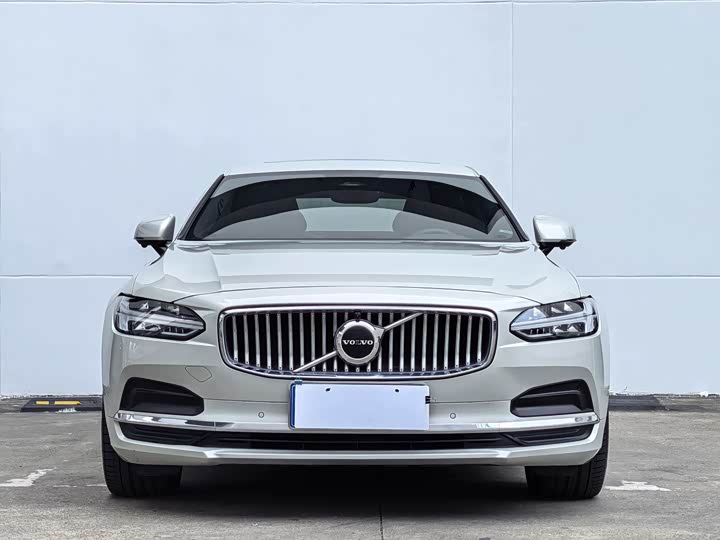 Photo 2 - Volvo S90