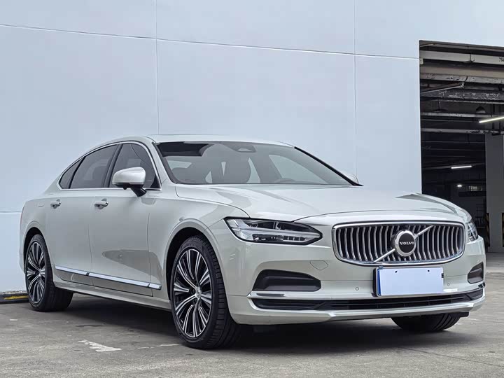Photo 3 - Volvo S90