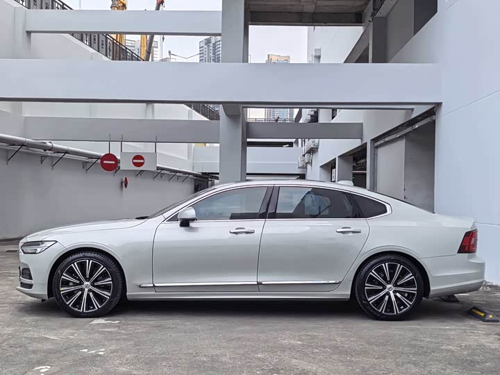 Photo 4 - Volvo S90