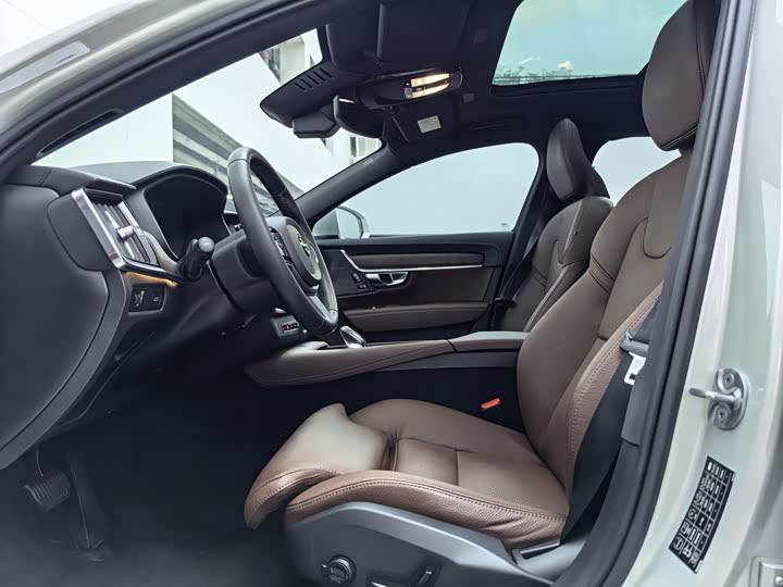 Photo 6 - Volvo S90