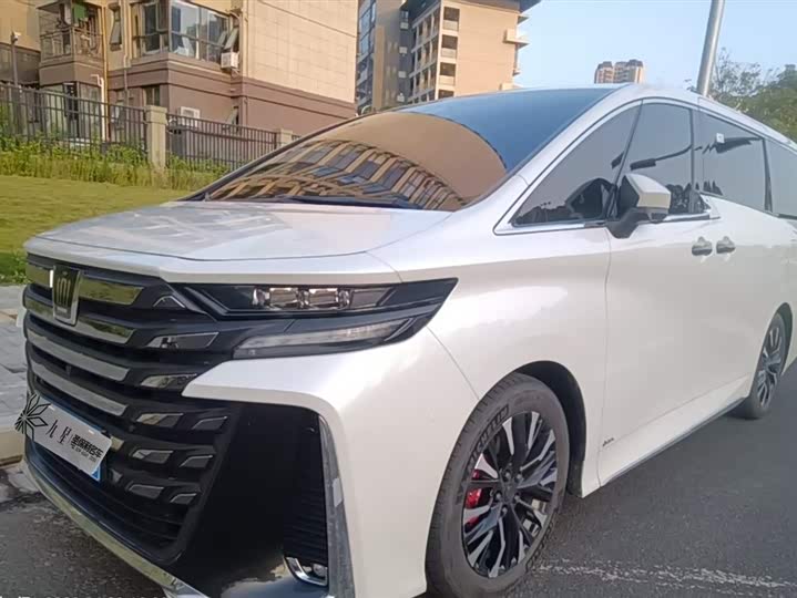 Фото 1 - Toyota Vellfire