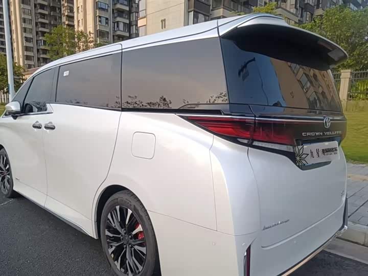 Фото 2 - Toyota Vellfire