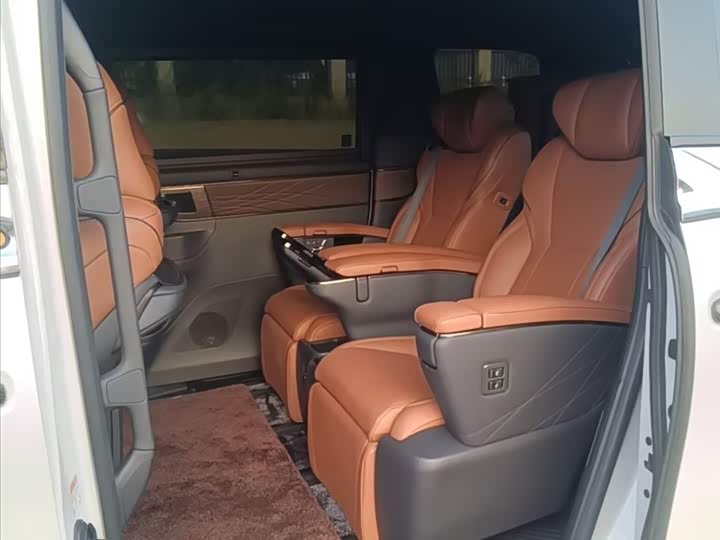 Фото 6 - Toyota Vellfire