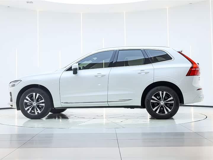 Фото 8 - Volvo XC60