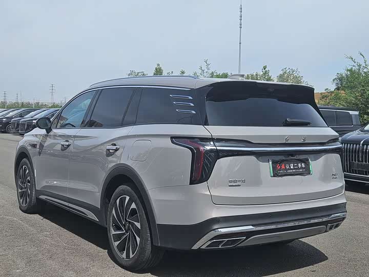 Zdjęcie 7 - Hongqi HS7 Hybrid