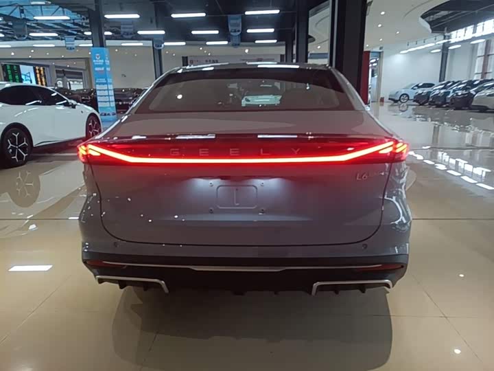 Geely Galaxy L6 2025 2025款 EM-i 60km 启航版