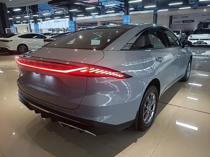 Geely Galaxy L6 2025 2025款 EM-i 60km 启航版