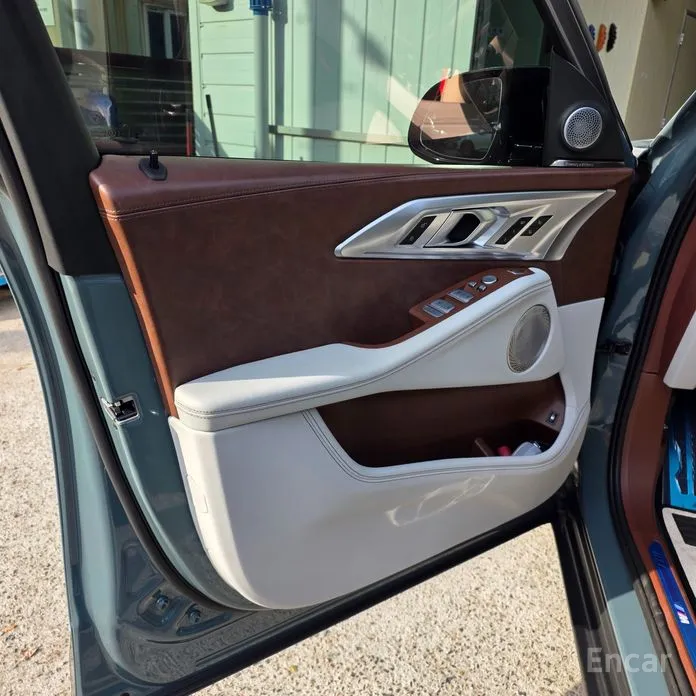 BMW XM 2023 4.4