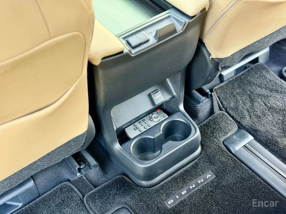 Фото 17 - Toyota Sienna