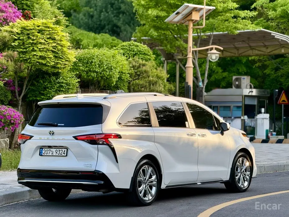 Фото 3 - Toyota Sienna