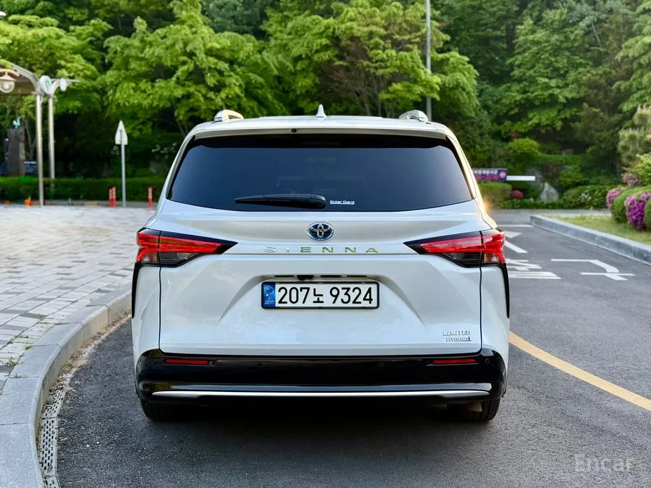Фото 4 - Toyota Sienna