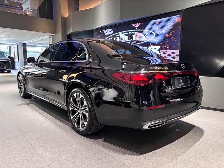 Zdjęcie 4 - Mercedes-Benz E-Class