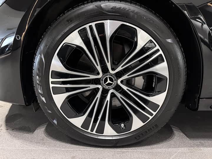 Zdjęcie 6 - Mercedes-Benz E-Class