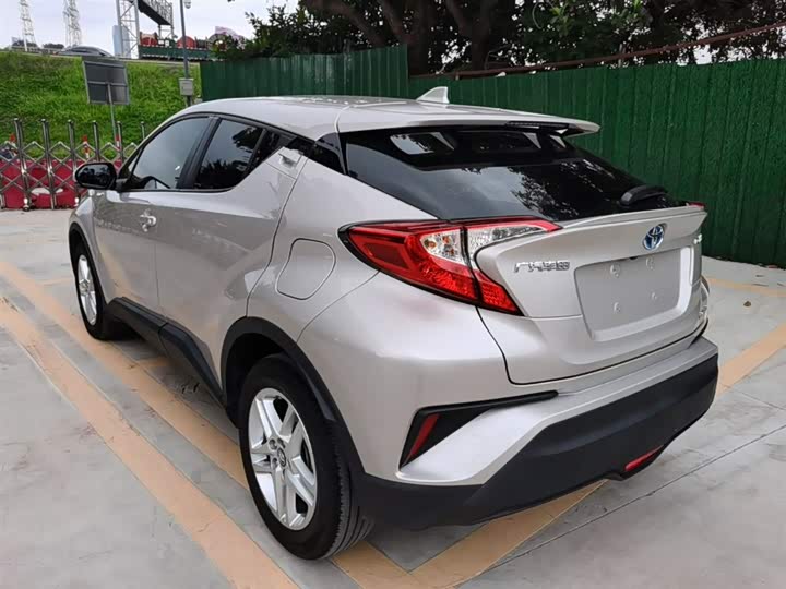 Toyota C-HR 2022 2022款 双擎 2.0L E-CVT领先版