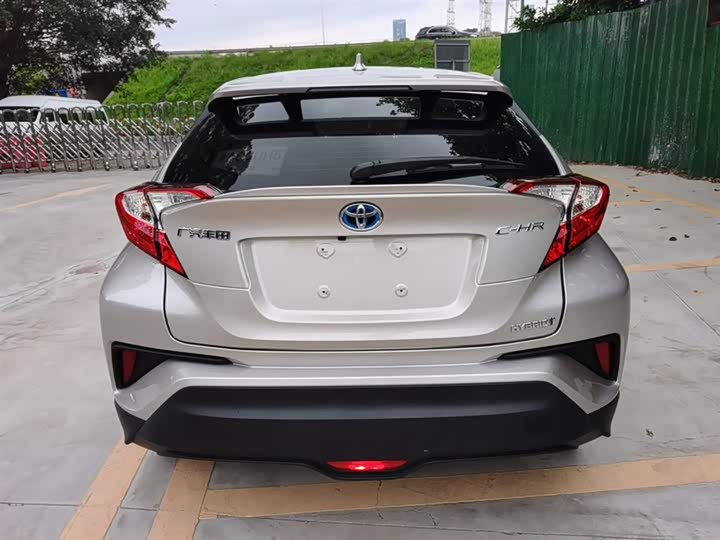 Toyota C-HR 2022 2022款 双擎 2.0L E-CVT领先版