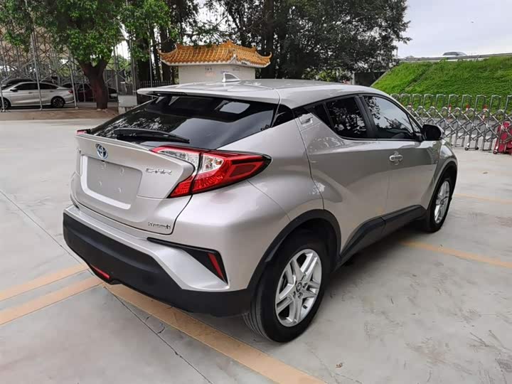 Toyota C-HR 2022 2022款 双擎 2.0L E-CVT领先版