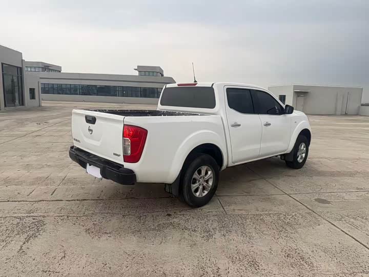 Фото 7 - Nissan Navara