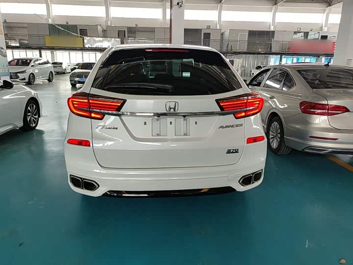Фото 6 - Honda Avancier