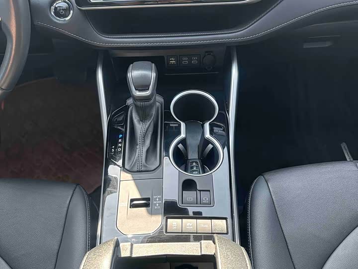 Toyota Highlander 2024 2024款 2.5L智能电混双擎两驱尊贵版 7座