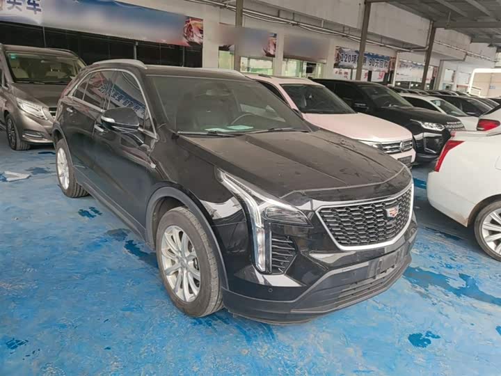 Photo 4 - Cadillac XT4