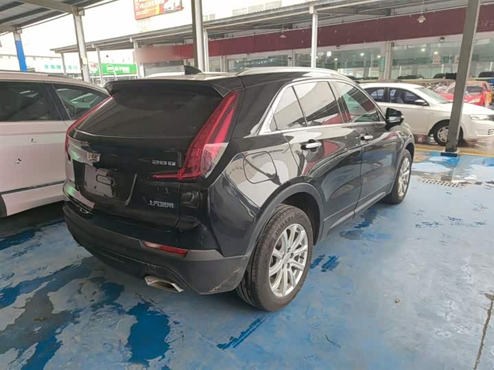 Photo 7 - Cadillac XT4