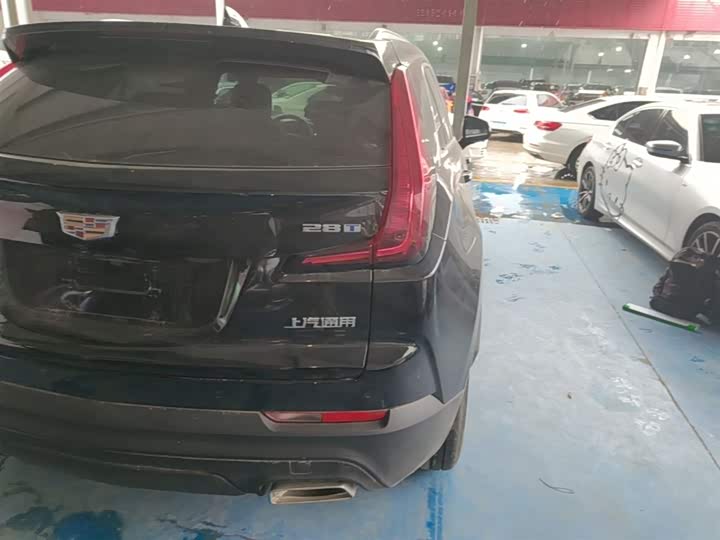 Photo 8 - Cadillac XT4