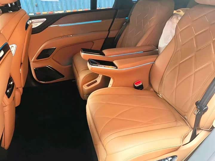 2026 BYD Yangwang U8 L