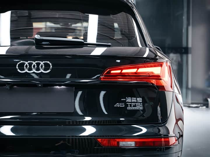 Фото 6 - Audi Q5L