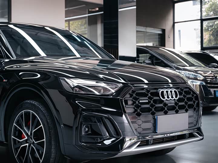Фото 7 - Audi Q5L