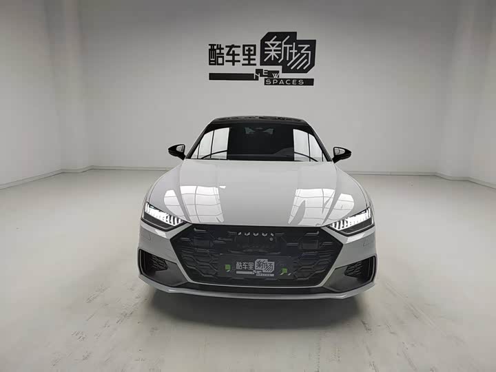 Фото 2 - Audi A7L