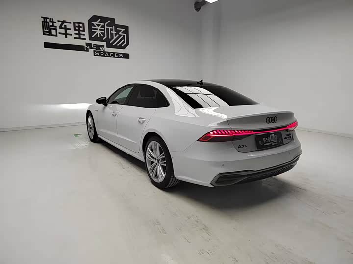 Фото 6 - Audi A7L