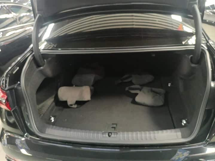 Фото 4 - Audi A6L
