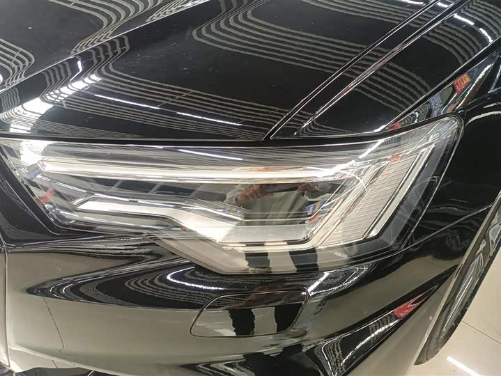 Фото 5 - Audi A6L