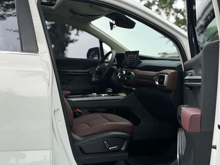 Geely Okavango 2022 2022款 1.8TD DCT旗舰型 7座