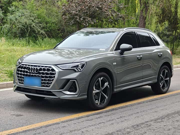 Audi Q3 2025 2025款 quattro 45周年典藏版 35TFSI 时尚动感型